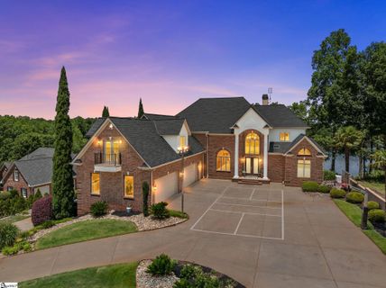 204 E Caledonia Court