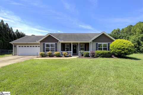 Homes in Country Knolls, Greer