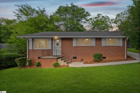 17 Eisenhower Drive