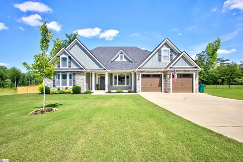 313 Blue Rock Court pending home in Tubbs Mountain Estates, Travelers Rest, SC