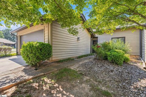 417 Sparrow Hawk Court pending home in Sugar Creek Villas, Greer, SC