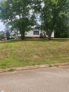 124 Saxon Drive