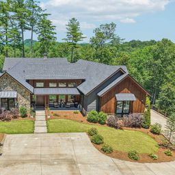 810 Lake View Court