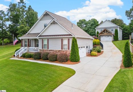 218 Willowgreen Way active home in Amber Oaks, Greer, SC