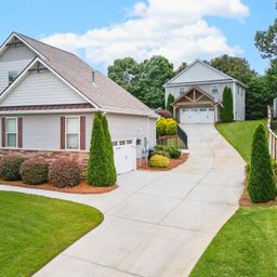 218 Willowgreen Way