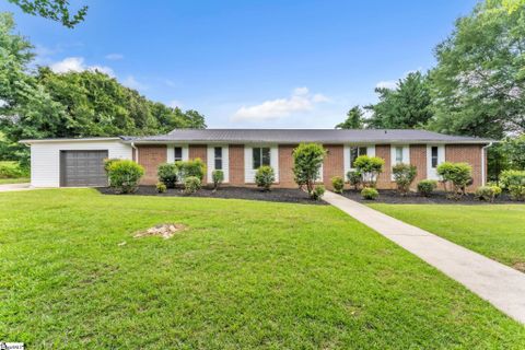 107 Carriage Lane pending home in Colonial Acres, Simpsonville, SC