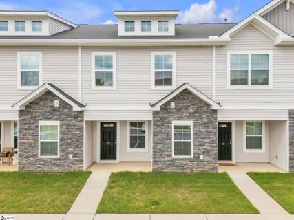 32 English Court pending home in Colony Park, Simpsonville, SC