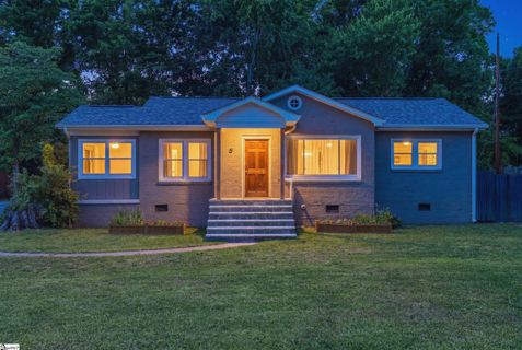 5 Courtney Circle active home in Casa Loma, Greenville, SC