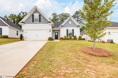 537 Clairbrook Court active home in Oakton, Greer, SC