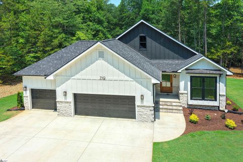 719 Pinson Farm Road pending home in The Bluffs At High Point, Belton, SC