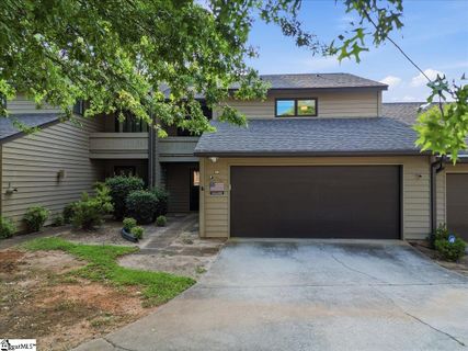 426 Sparrow Hawk Court active home in Sugar Creek Villas, Greer, SC