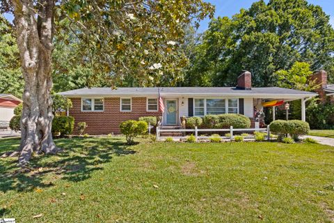113 Forestdale Drive pending home in Forestdale Heights, Taylors, SC