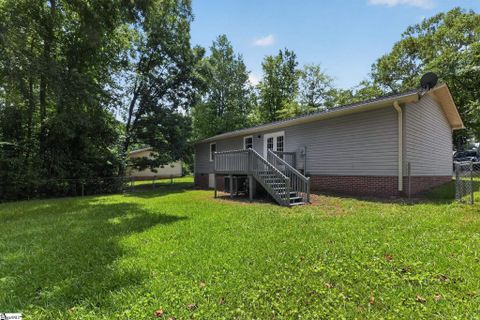 17 Queens Street pending home in Kings Court, Fountain Inn, SC