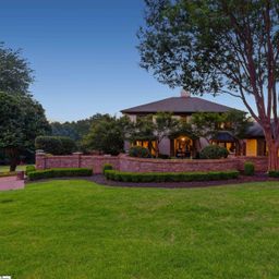 112 E Round Hill Road
