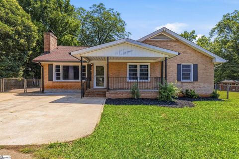 8 Bainbridge Drive