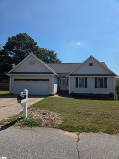16 Fitzpatrick Court pending home in Eagle Watch, Fountain Inn, SC