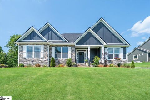22 Chippewa Court active home in Pointe Summit, Marietta, SC
