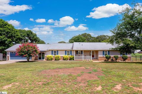 208 Pineview Drive