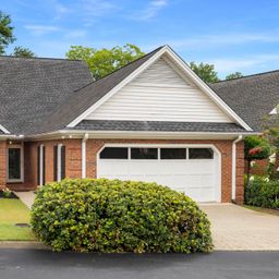 302 Greenview Circle