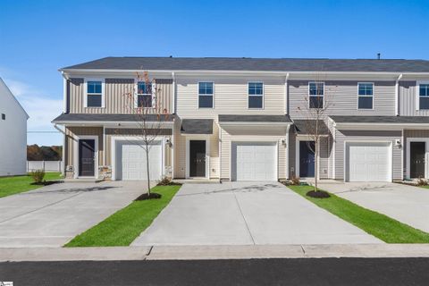 313 Abingdon Way active home in Gardner Heights, Greer, SC
