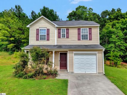 156 Queens Circle active home in Pinehaven Pointe, Laurens, SC