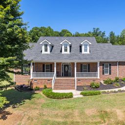 956 Laurelwood Way
