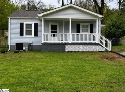 8 Pacific Avenue active home in Pleasant Valley, Greenville, SC
