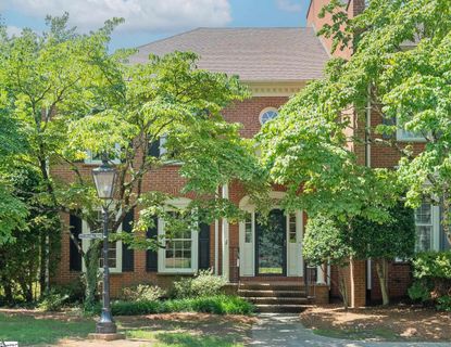 252 Glenbrooke Way active home in Glenbrooke Townhouses, Greenville, SC