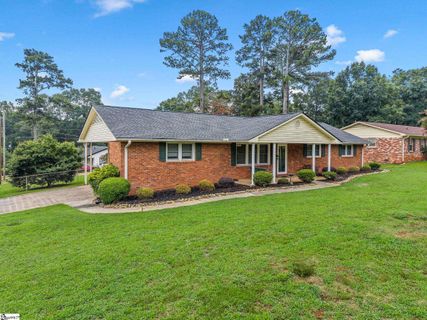 1303 Springfield Road active home in Springfield, Boiling Springs, SC