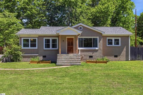 5 Courtney Circle active home in Casa Loma, Greenville, SC