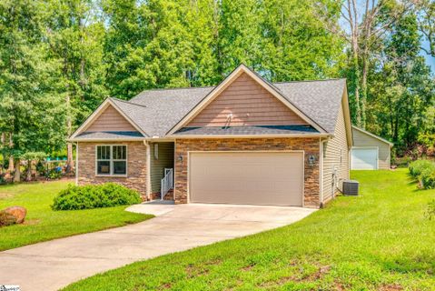 Homes in Rockcrest Woods, Taylors