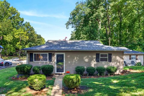 38 Kimbell Court active home in Oak Grove Village, Greenville, SC