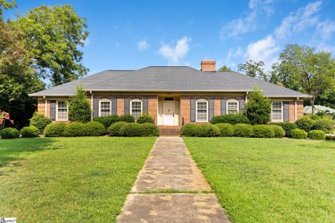 307 S Broad Street active home in College View, Clinton, SC
