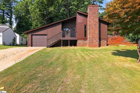 1004 Hollow Oak Drive active home in Peppertree, Taylors, SC