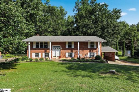 200 Eastcliffe Way active home in Westcliffe, Greenville, SC