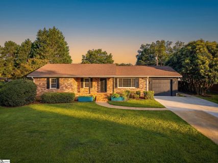 14 Queensbury Drive pending home in Canterbury Hills, Greenville, SC