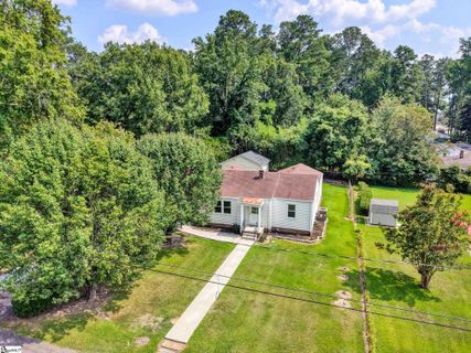 207 Elm Street active home in College View, Clinton, SC