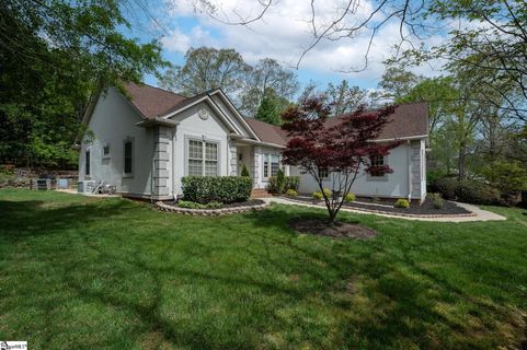 208 Glen Meadows Drive active home in Glen Meadows, Simpsonville, SC