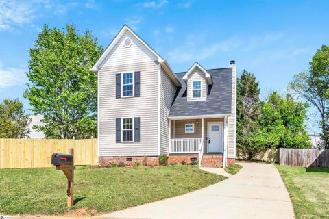15 Haley Court active home in Eastover, Greenville, SC