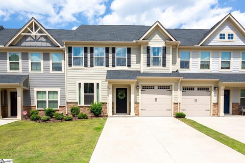 44 Moss Hollow Way active home in Merrydale Village, Simpsonville, SC