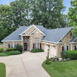 111 Clairewood Court