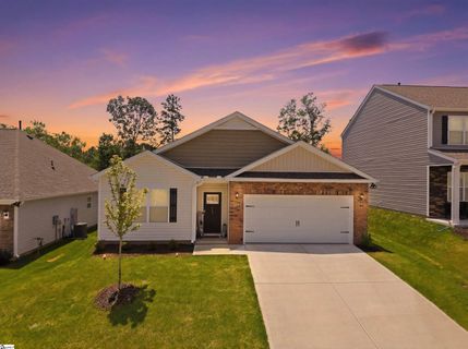 613 Bayridge Road active home in Hartridge Manor, Simpsonville, SC