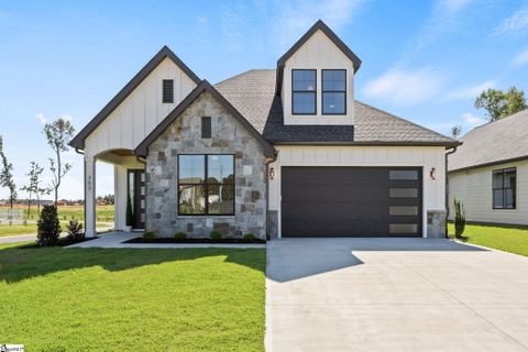 Homes in Manegate Cottages, Greer