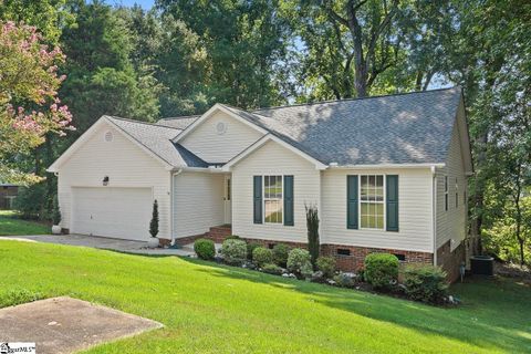 402 Windy Meadow Way active home in Saddlers Ridge, Simpsonville, SC