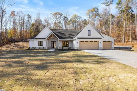 125 E Peninsula Drive active home in Lake Rabon Estates, Laurens, SC