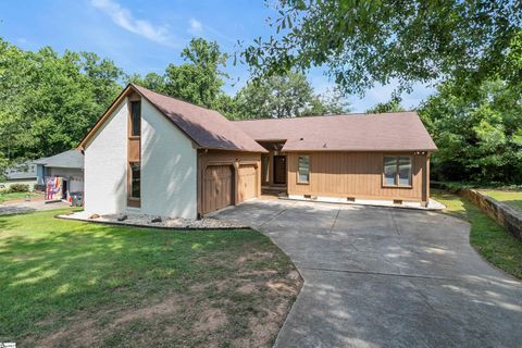 19 Kindlin Way active home in Pebble Creek, Taylors, SC