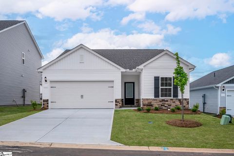 1085 Mossy Oak Drive active home in Henson Creek Farms, Moore, SC