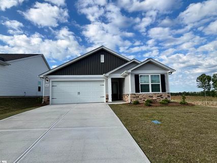1073 Mossy Oak Drive active home in Henson Creek Farms, Moore, SC