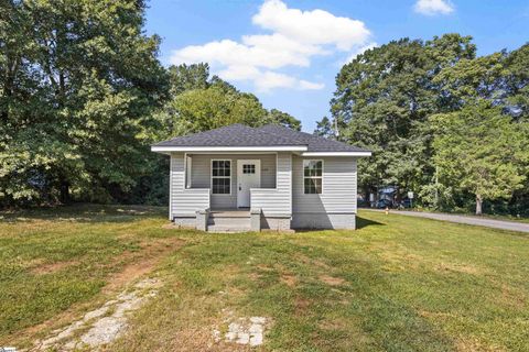123 N Florida Avenue active home in Judson Mill, Greenville, SC