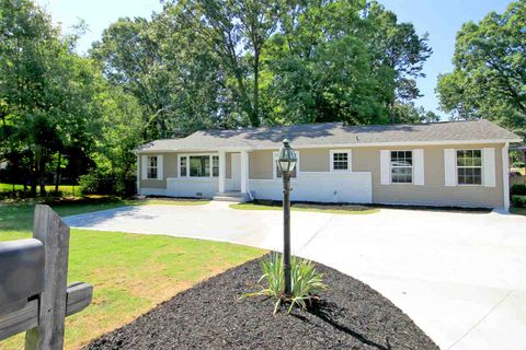 902 E Lee Road